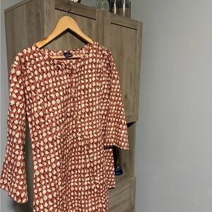 Chic Patterned Blouse in Red and White